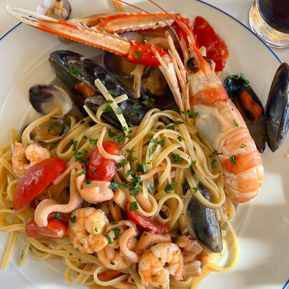 La Fontelina signature dishes Seafood Fritto Misto
Spaghetti with Clams
White Wine Sangria